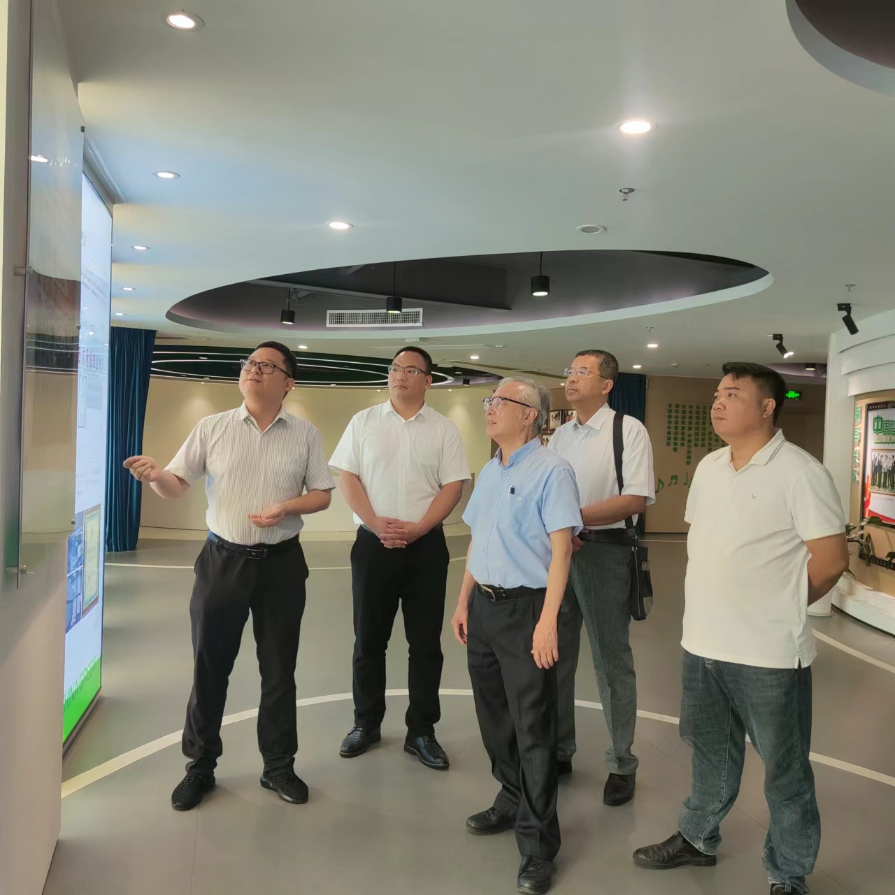凝聚校友力量,共话校企合作——走访中绿集团